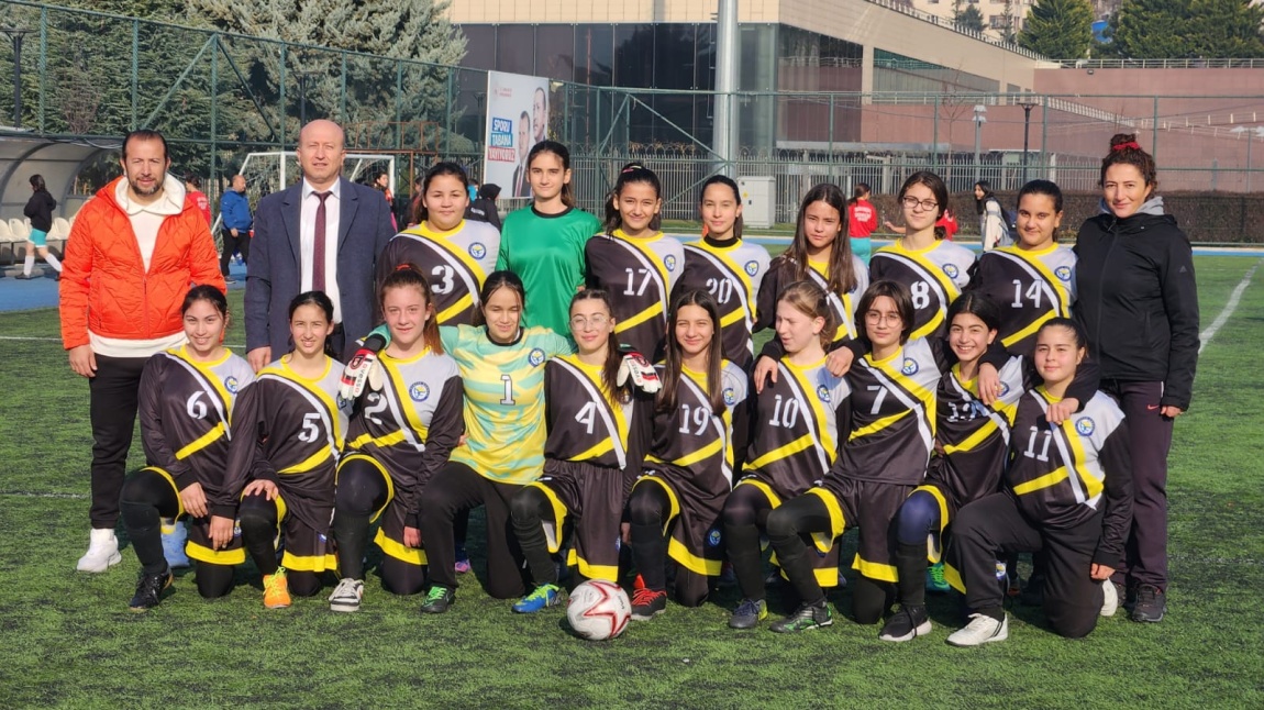 Okulumuz Yıldız Kız Futbol Takımı okulumuzu başarı ile temsil ermeye devam ediyor!