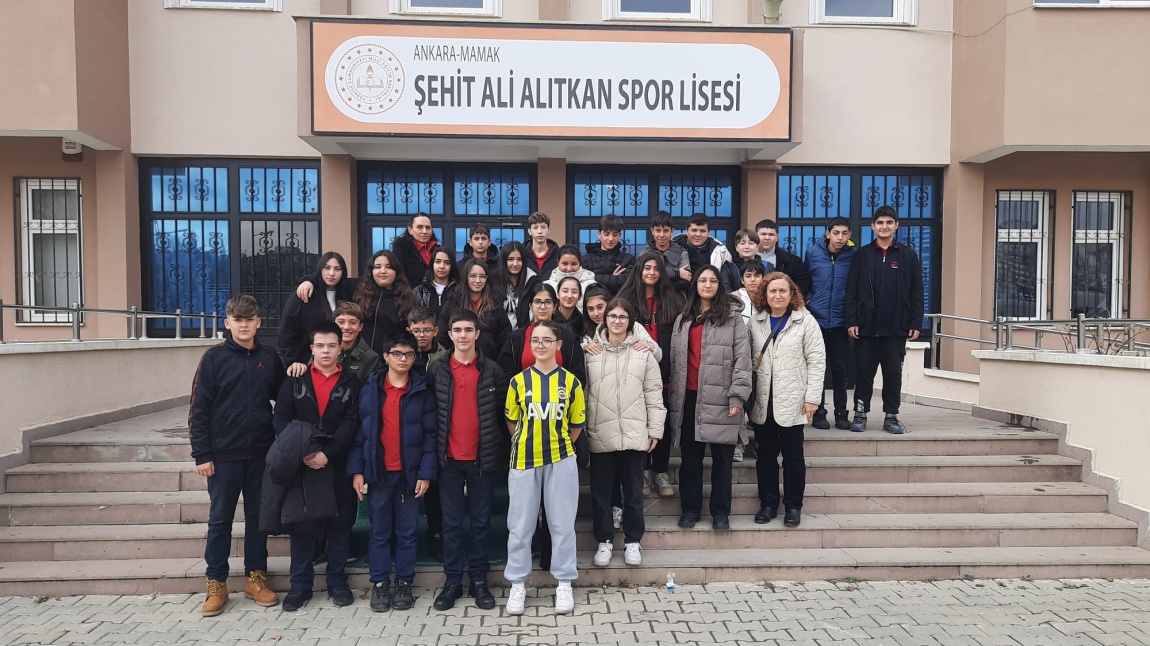 8. sınıf öğrencilerimizle Mamak Şehit Ali Alıtkan Spor Lisesine gezi düzenlendi.